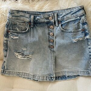American Eagle Outfitters Light Blue Distressed Button-Front Denim Skort